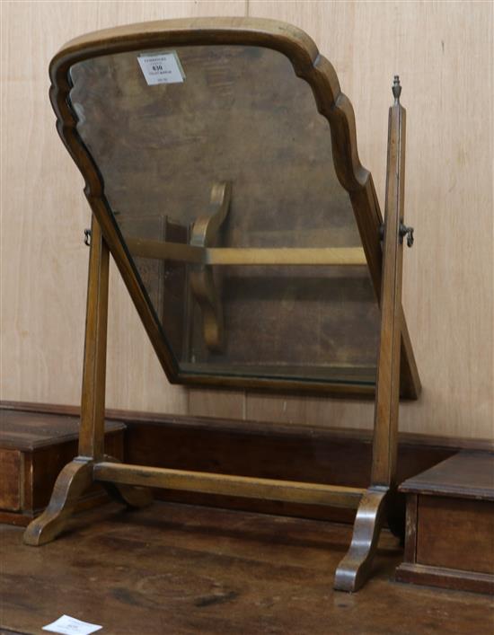 An early 18th century walnut toilet mirror W.40cm